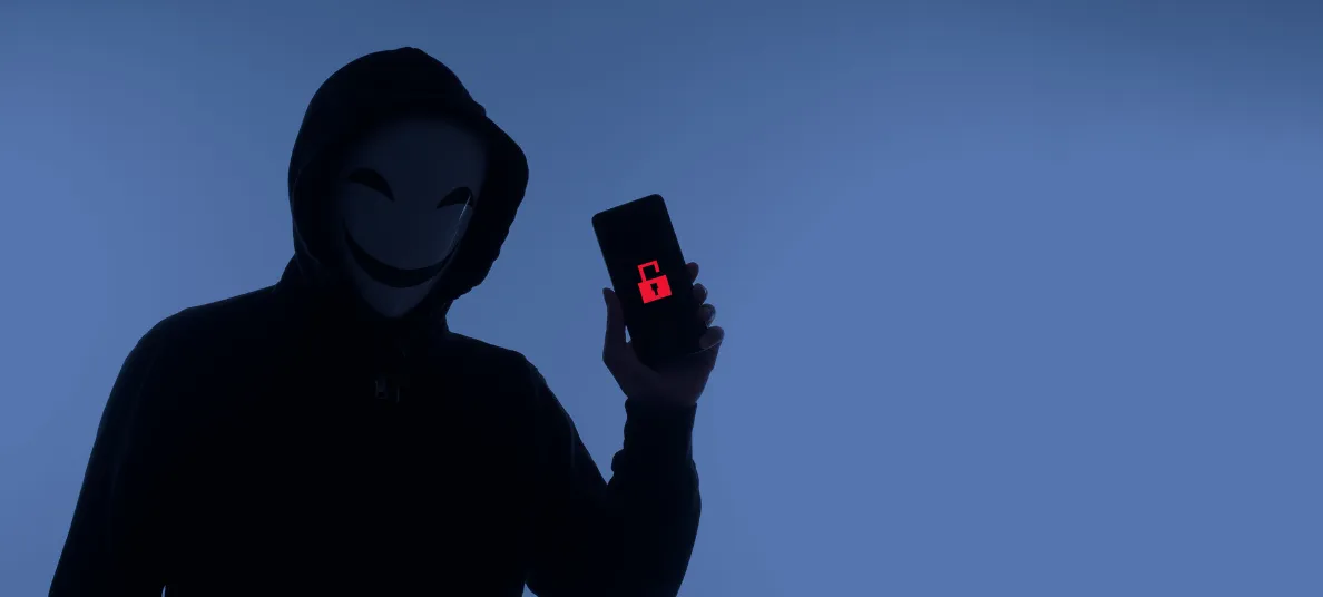 携帯電話を手にしたハッカー